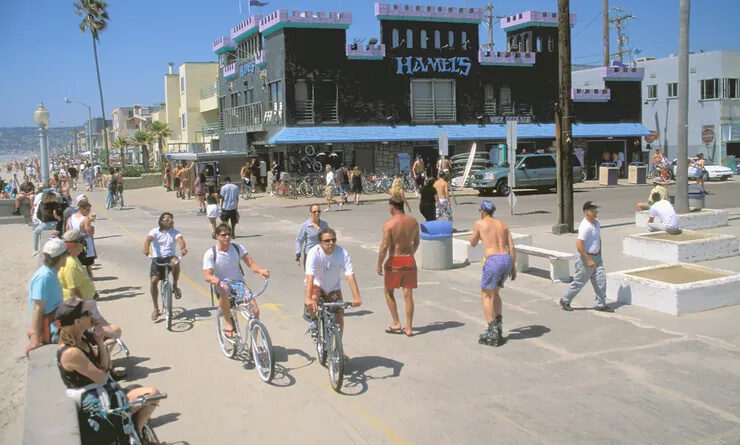 Cyclists and pedestrians on the Mission Beach boardwalk